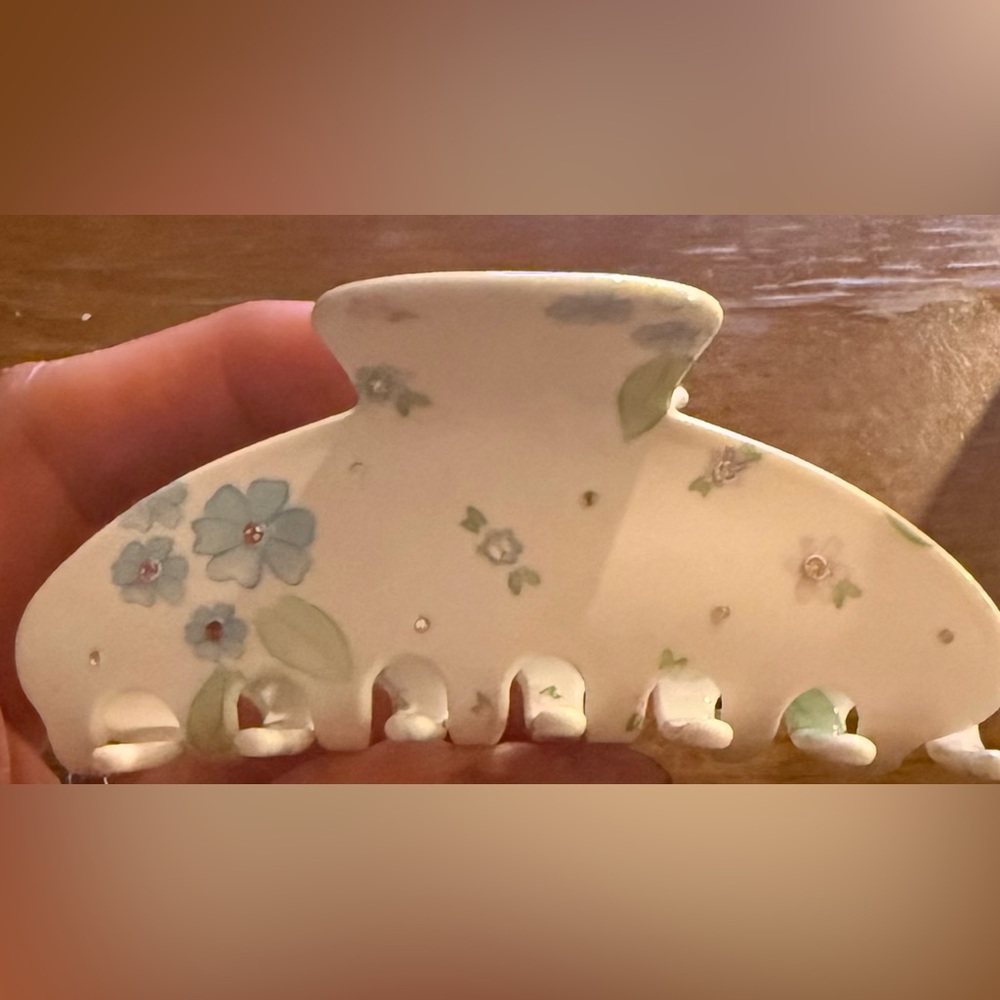 Limited edition Emi Jay clip (New w receipt). From LoveShackFancy collaboration